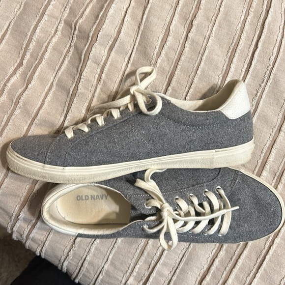 Grey soft brushed felt low top sneakers from Old Navy. Size 8. - Picture 1 of 8